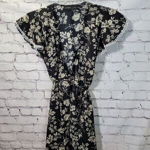 Luxedo Floral Wrap Dress Womens‎ XS Black Cream Excellent Flutter Sleeve Ruffle